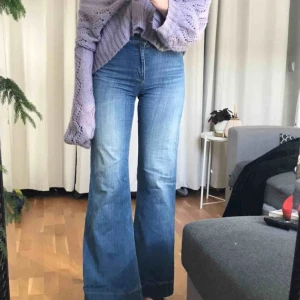  - Dagmar jeans! Superfin passform och i finfint skick! Ordinarie pris 1500 kr❣️
