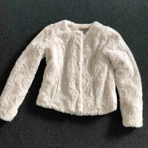 Jacka från veromoda  - Beige jacka från Veromoda aldrig använt, är som en helt ny