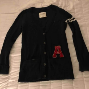  - Abercrombie & Fitch lång kofta. Använd skick. 