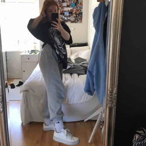  - Vita sneakers från puma