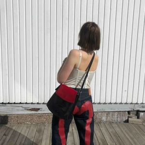  - Säljer min skit coola skin väska pga den har aldrig blivit använd 