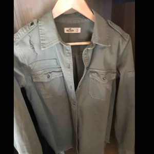  - Knappt använd. Storlek S, från hollister