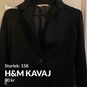  - Snygg stilren svart kavaj från H&m  Fint skick🤩🥰