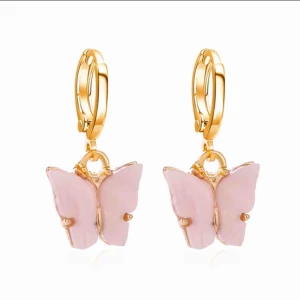  - INTRESSEKOLL💕 så fina fjärils örhängen i ljusrosa! Är så söta men har 2 par då jag trodde jag tappade bort dem o köpte nya :) Pris inkl. frakt