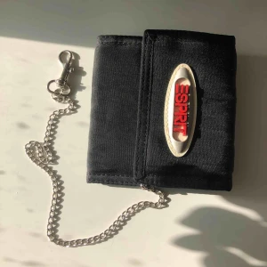  - Plånbok med kedja