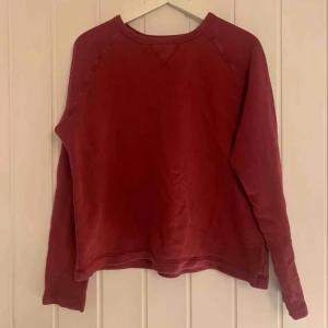  - Röd crewneck från Lexington
