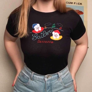  - Hitta denna underbara tröja vid barnavdelningen på en second hand affär. Sitter väldigt tight, men fint. Har oftast large/medium (vill ej att det sitter hårt), så allt mellan medium till xxs passar i denna. Broderad design. FRI FRAKT