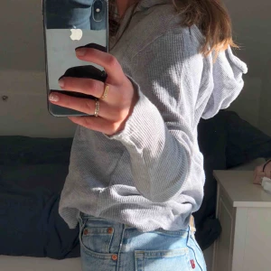  - Hoodie från brandy! Kommer tyvärr inte till användning längre, men förtjänar verkligen ett nytt hem! Frakt: 30kr