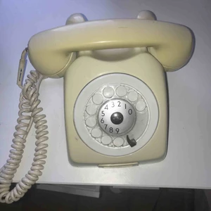  - Gammal vit fast-telefon 