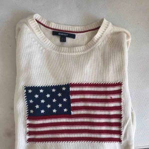  - 💙💙Skriv privat för mer info om plagget. Frakten är oftast 63kr med postkort skicka lätt men om det är mindre plagg=billigare. Är öppen för byte. Paketpris går att fixa!! Tveka inte att höra av er vid frågor!! 🥰🥰🥰