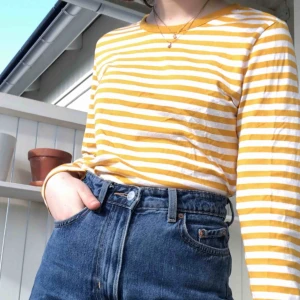  - Långärmad tröja i nyskick från Monki, köpt i vintras men säljer då jag använder den knappt. Kan ses i stockholm eller uppsala🌼