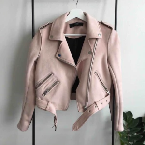  - Priset är INKL FRAKT. Jacka från Zara. Skriv vid intresse eller frågor🌸