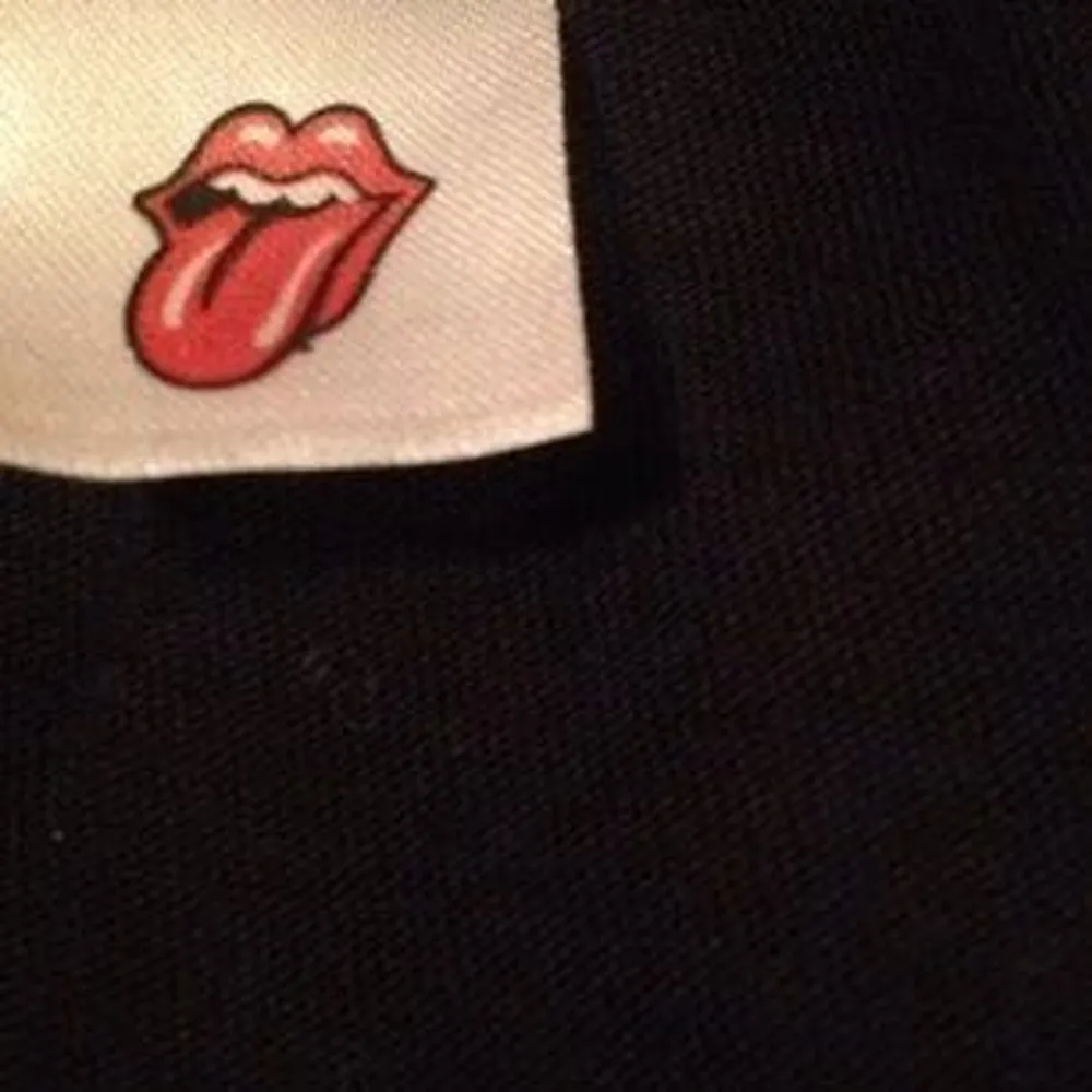 Rolling Stones t-shirt! Strl. 36 men oversize så passar small till large beroende på hur en vill att passformen ska vara. Nyskick!. T-shirts.