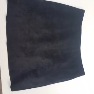  - Mocka kjol i svart storlek XS säljes 