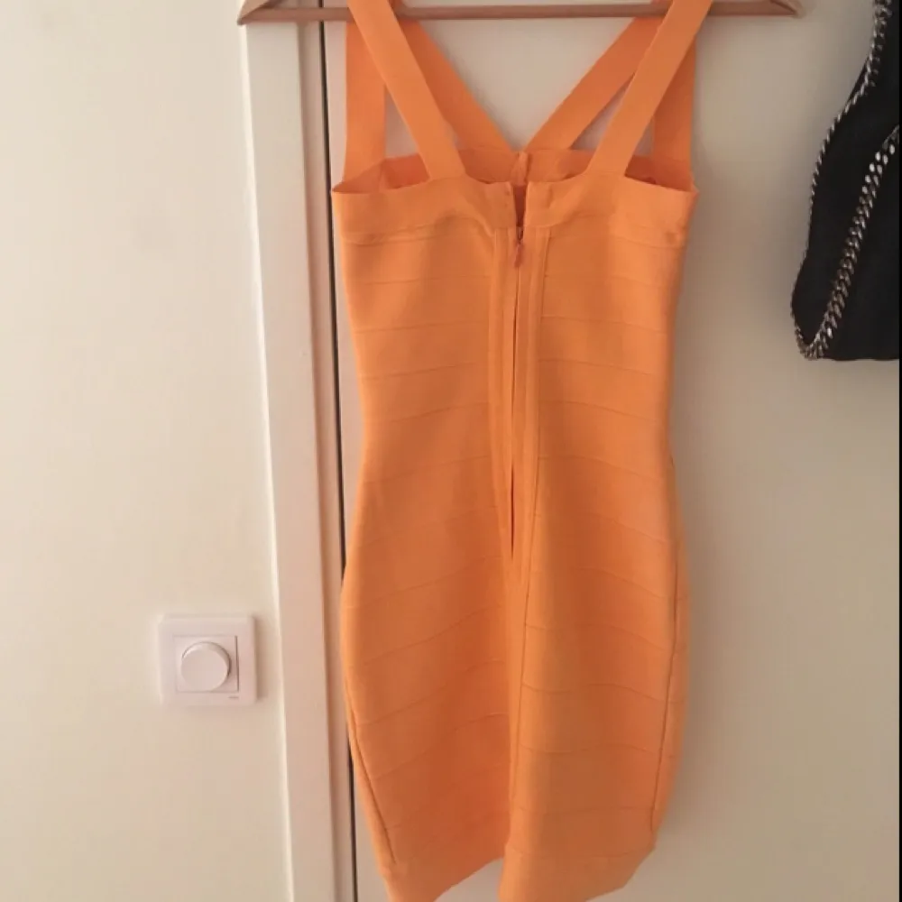 Den perfekta partyklänningen! Orange bandage klänning strl 8. Klänningar.