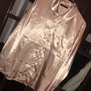  - Skjorta från B Young. Frakt 28 kr