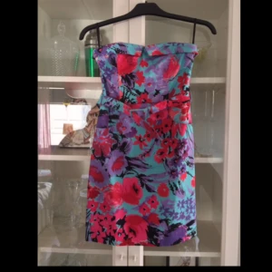  - jätte fin sommar klänning  !   storrensning , allt ska bort  på grund av flytt  flytt !  så kolla gärna in mina andra annonser 