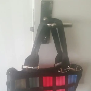  - Jag säljer ny oanvänd väska som fattas dubbel axel. 