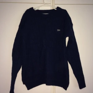  - Stickad tröja från lager157 