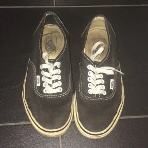 - Vans authentic! Använda men i fint skick! 