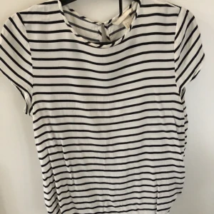  - Randig Tröja från hm i storlek 34