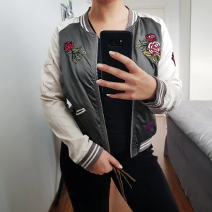  - Jacka från Odd Molly. Storlek 2, vilket motsvarar 38/40. 🌹 