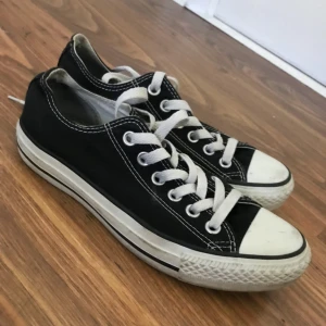  - Svarta Converse knappt använda i stl 37. Priset inkl frakt, kika gärna in mina övriga annonser. 
