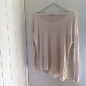  - En fin tröja från Cubus använt en gång. Storlek L. 