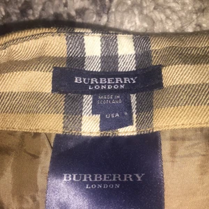  - Supersöt Burberry kjol  superbra skick. Lite för stor på mig tyvärr 
