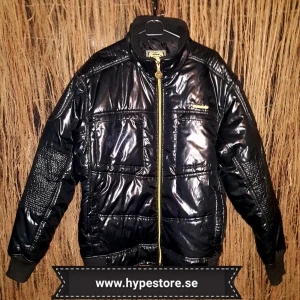  - Live mechanics jacka strl xl kan posta spårbart med postnord för 75 kr