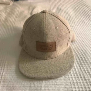  - Beige keps från wesc