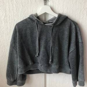  - Hoodie från bikbok