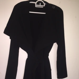  - Supersnygg oanvänd kappa till hösten! 