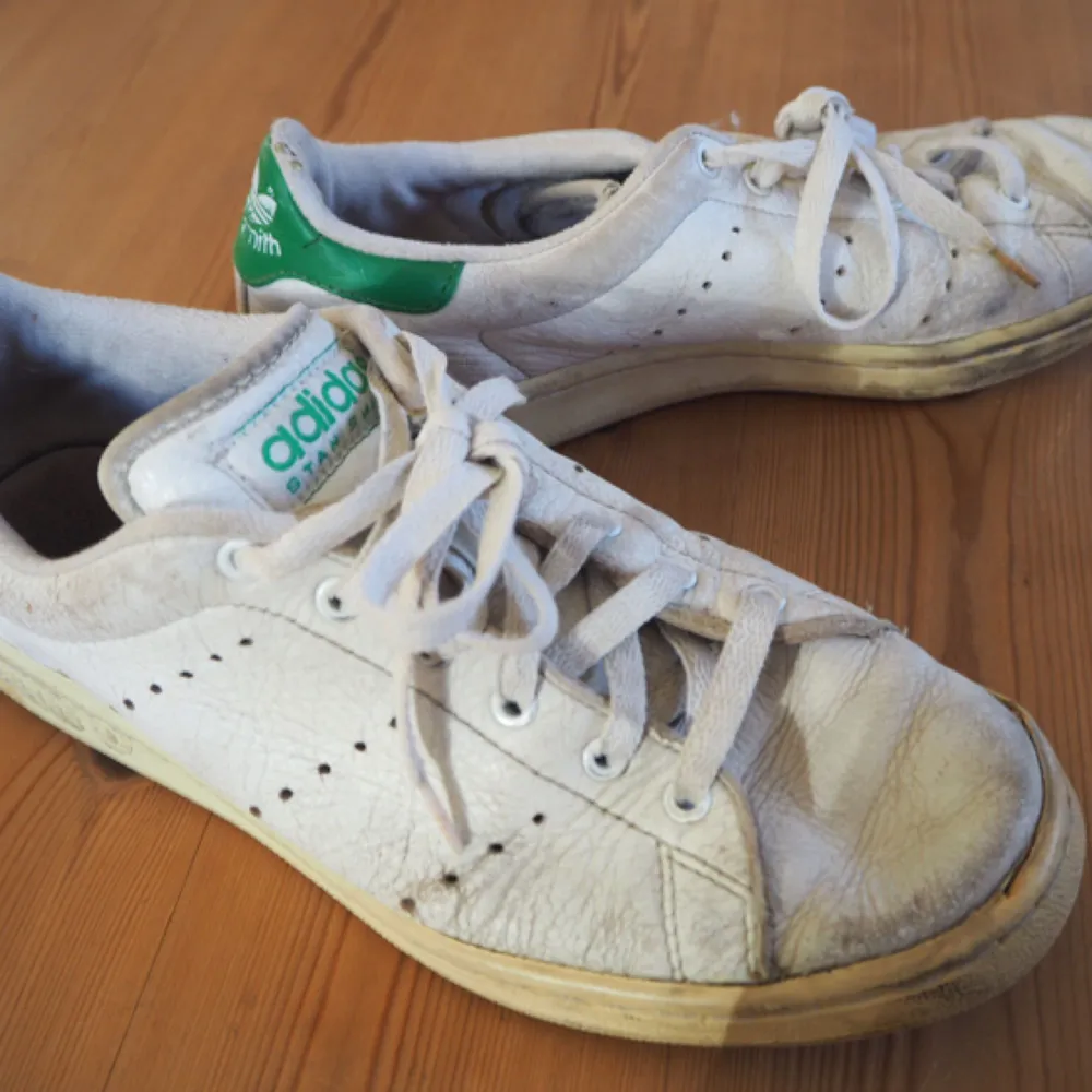 Vintage 90's stan Smith sneakers! #adidas Säljer vidare dessa favoriter✨  Kan bli billigare oxå, om det är högt tryck! . Skor.