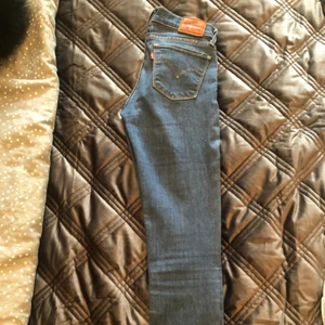  - Model: super skinny