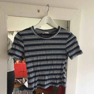  - Fin randig kroppad tröja från zara