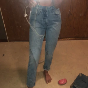  - Aldrig anvönda (alla lappr osv e kvar) as balla o sköna jeans från na-kd köpta för 499 o säljer för 350 + frakt (pris kan diskuteras) (byter även jätna) hör av et vid intresse eller vid frågor 💋☺️