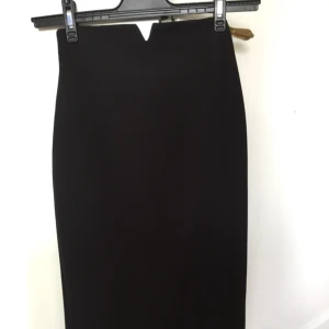  - kjol med höger midja från zara, storlek S