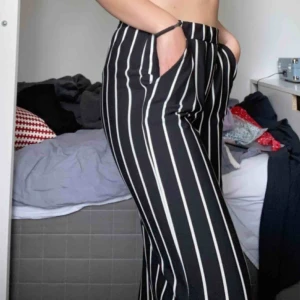  - Säljer dessa randiga kostymbyxor från Bershka! Superbekväma🤩🤩🤩