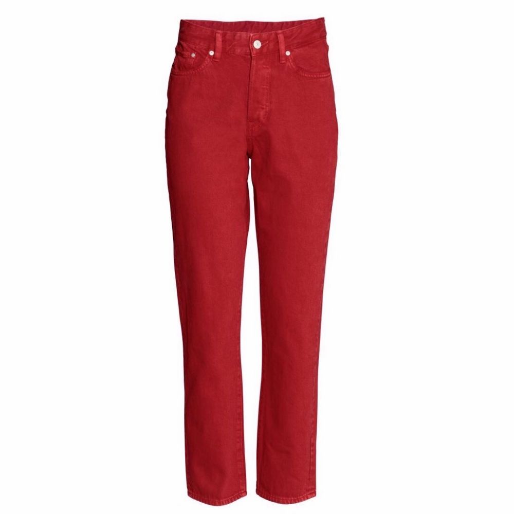 Jättesnygga röda jeans i rak modell. Använda men i bra skick! Köparen står för frakt på 63kr 💘. Jeans & Byxor.
