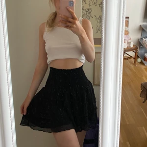 Jättefin volang kjol från bikbok. - Storlek: XS bud från 60 kr