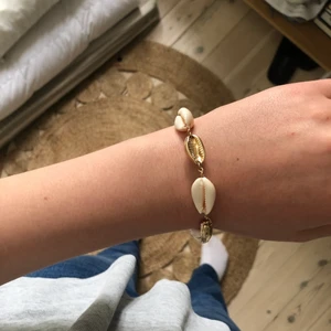Snäckarmband  - Snäckarmand från zara. Passar också som fotlänk🐚