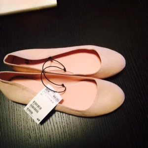  - Oanvända. Ljusrosa stl 41