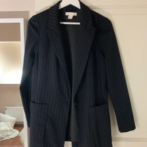 Blazer - Fin blazer från HM i strl. M💛 Lite oversized! 
