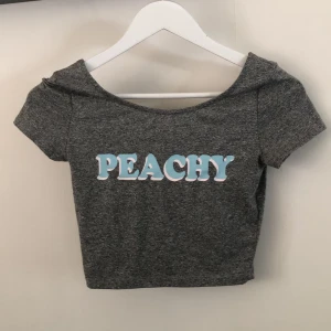 Croptop strl XS - Oanvänd croptop från H&M i storlek Xsmall. 