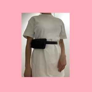 DKNY väska midjeväska magväska - Magväska / midjeväska med bälte från DKNY🌸 Aldrig använd🌸 Pris kan diskuteras🌸