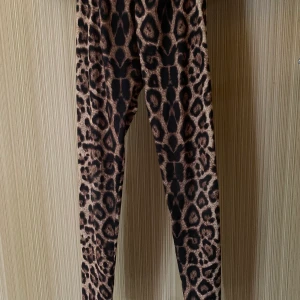 Byxor - Helt nya vill sälja dom på grund av att de har blivit för små.