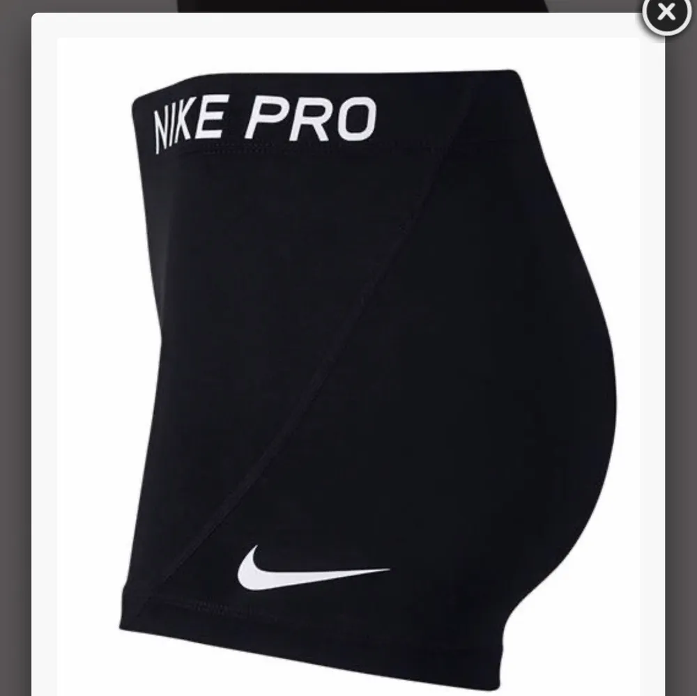 Nike shorts i storlek XS, sparsamt använda, frakt 44kr! 🥰. Shorts.