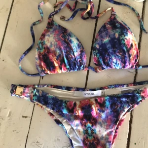 Ivyrevel-bikini - Superfin bikini som är nästintill oanvänd då den tyvärr är för liten för mig