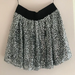 Kjol - Silvrig paljettkjol som passar perfekt till nyår🎆